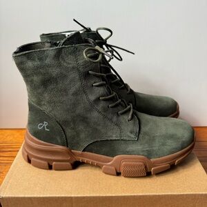 Religious Comfort Frosty Farm Hiker Boots